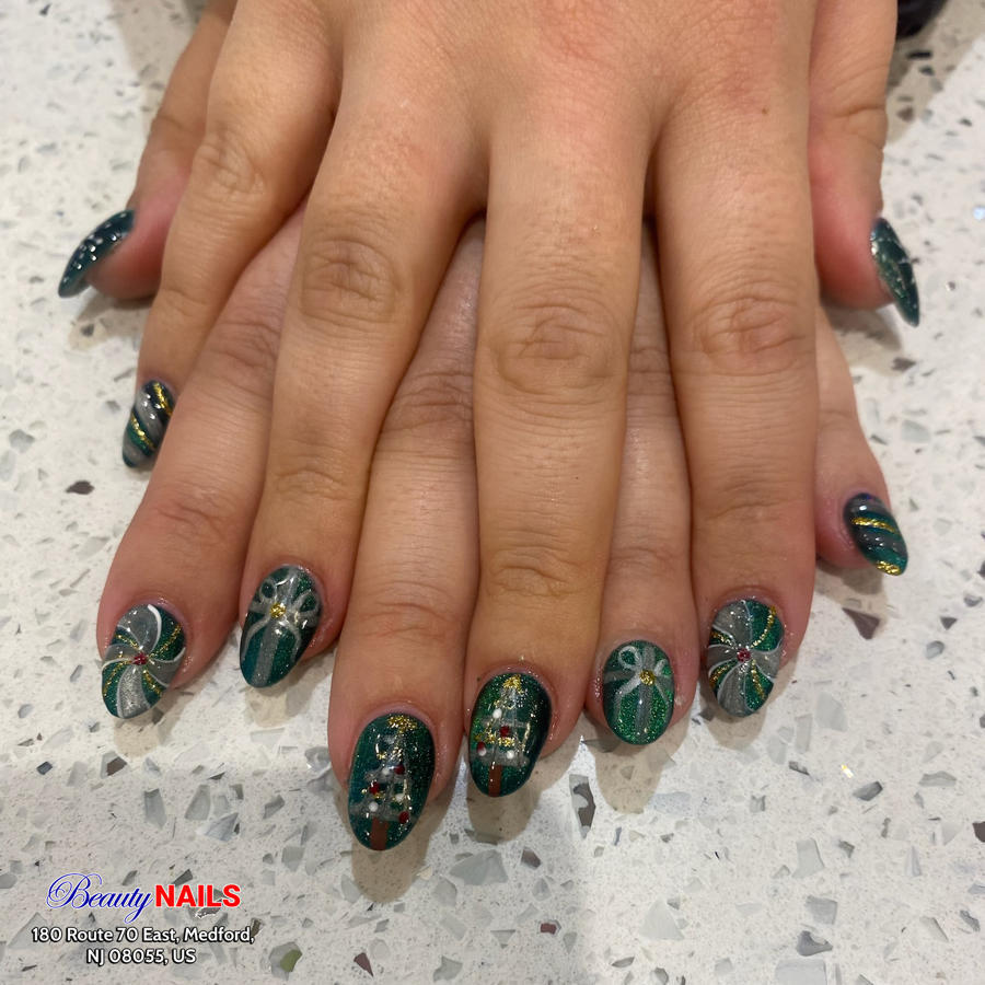 nail design by Beauty Nails
